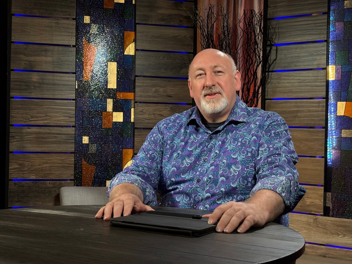 Chris James in the Treasures Hidden in the Sand studio